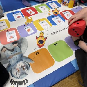 Mata edukacyjna do zajęć językowych – nauka słownictwa i komunikacji przez zabawę